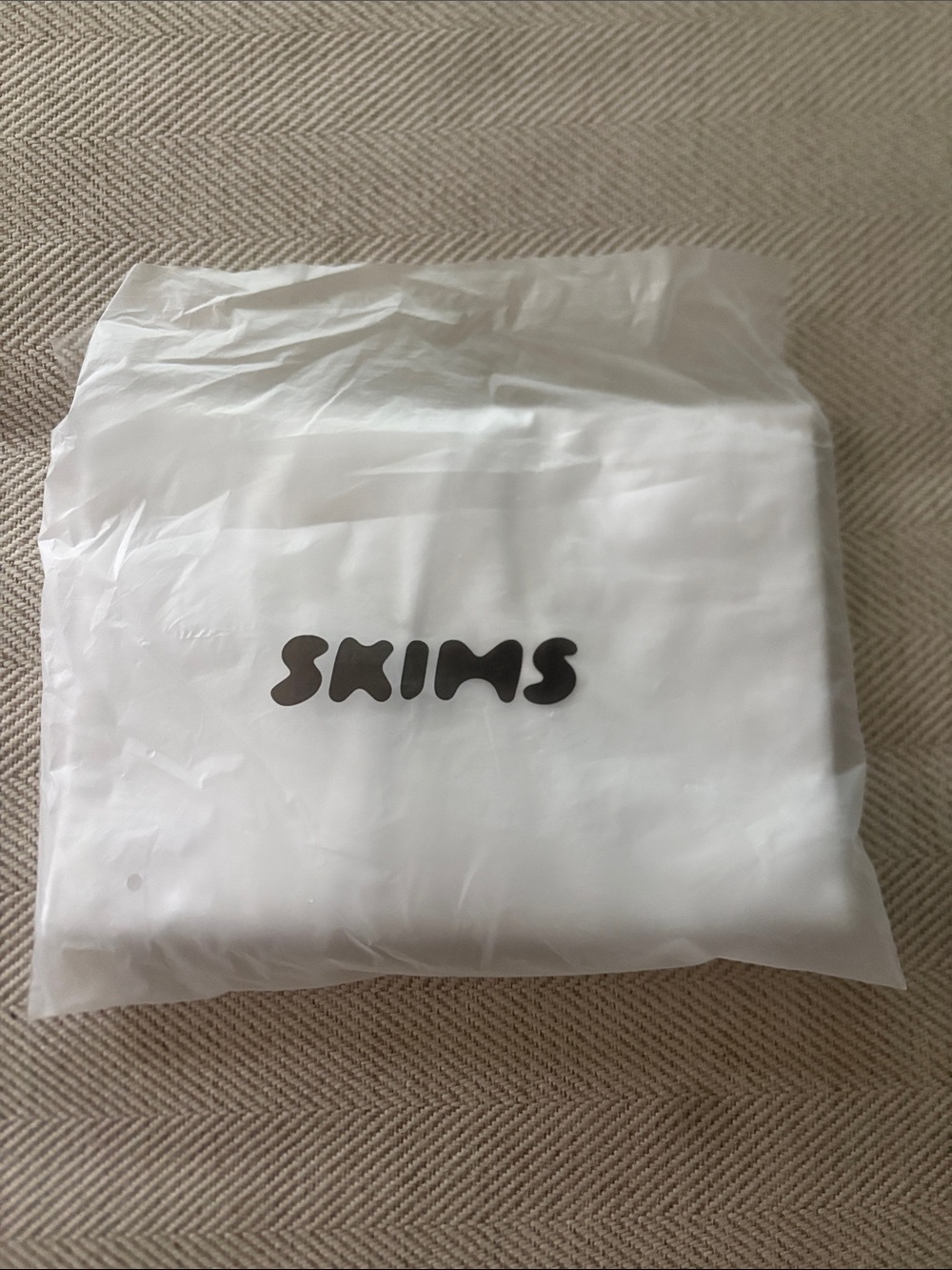 SKIMS White tee shirt size XL
